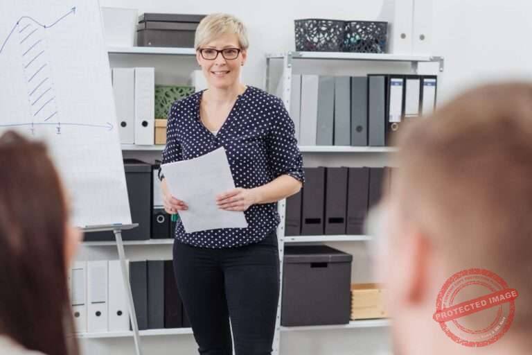 Ausbilderin bei der Ausbildereignungsprüfung nach AEVO