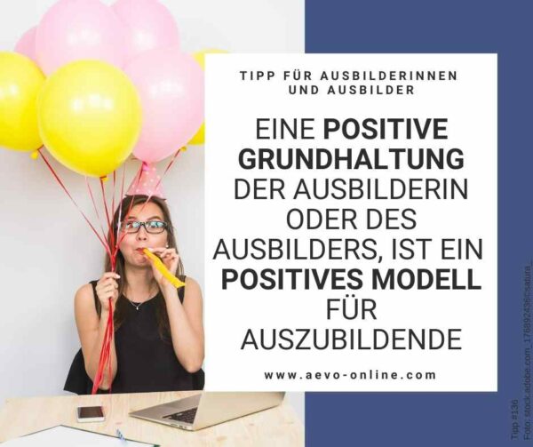 Abbildung: Frau mit bunten Luftballons