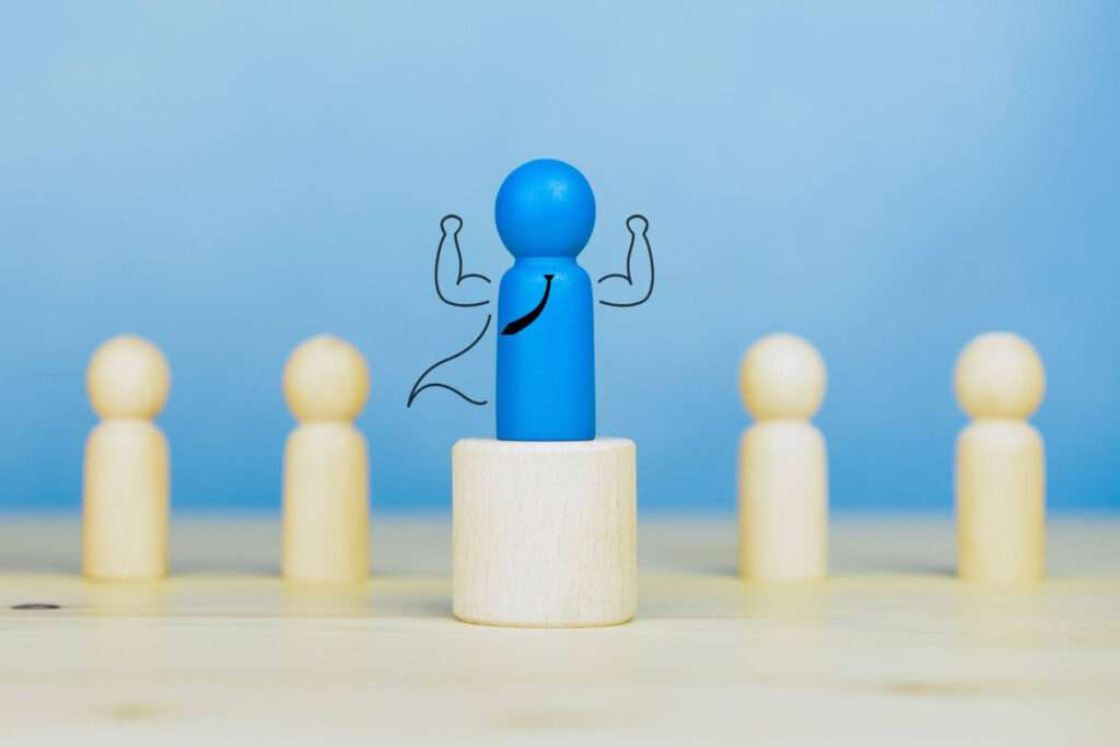 figur blau und weiß um azubis zu beurteilen und feedback geben