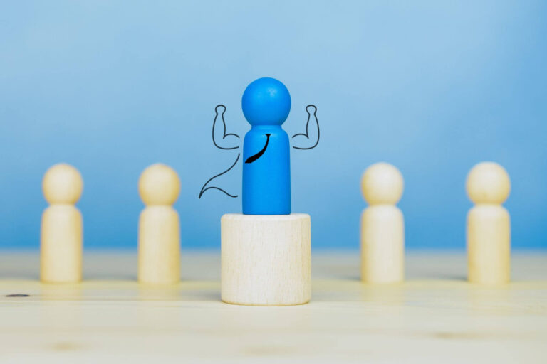 Figur blau und weiß, um Azubis zu beurteilen und Feedback geben.