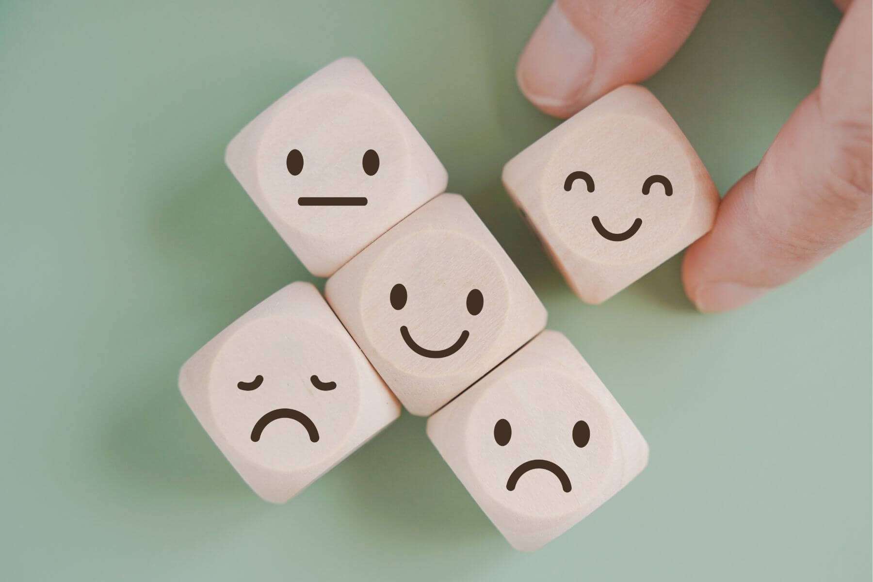 verschiedene gesichtsausdrücke für feedback